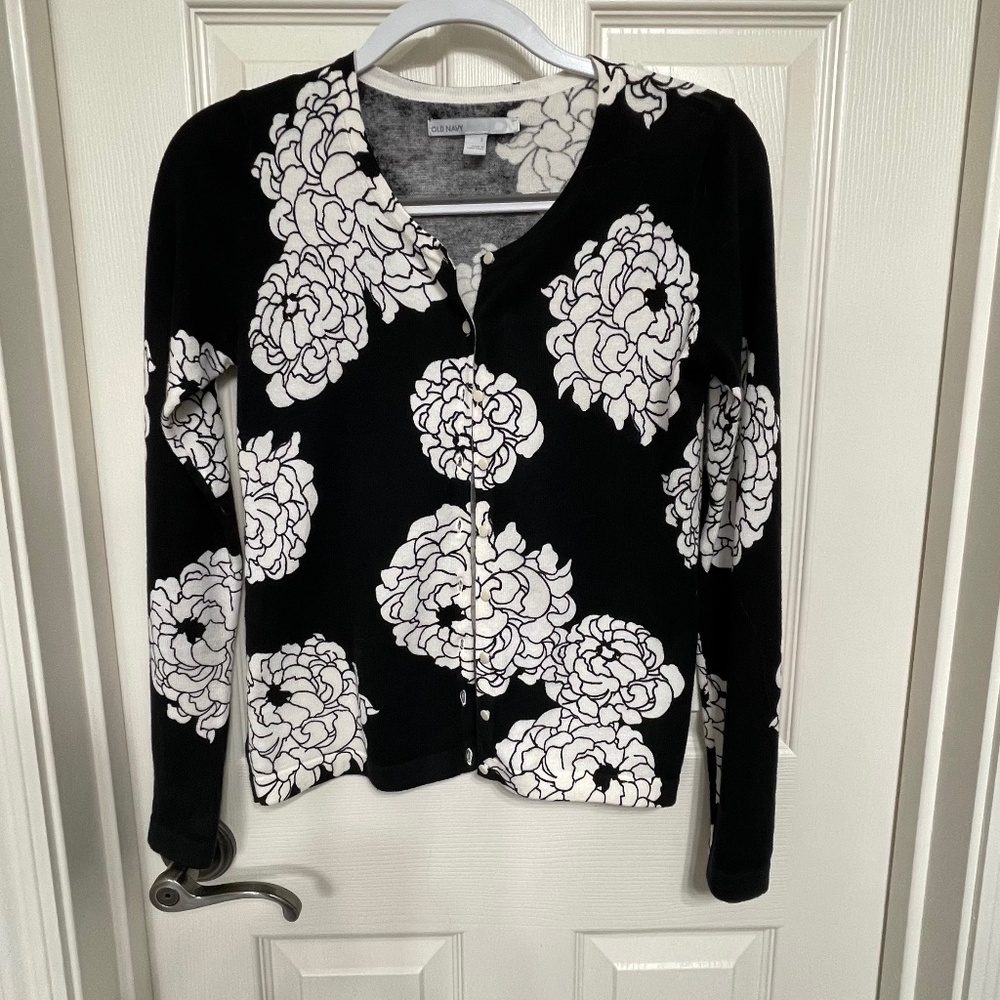 Old Navy Classic Cotton Cardigan Sweater  - Black & White flower graphic pattern